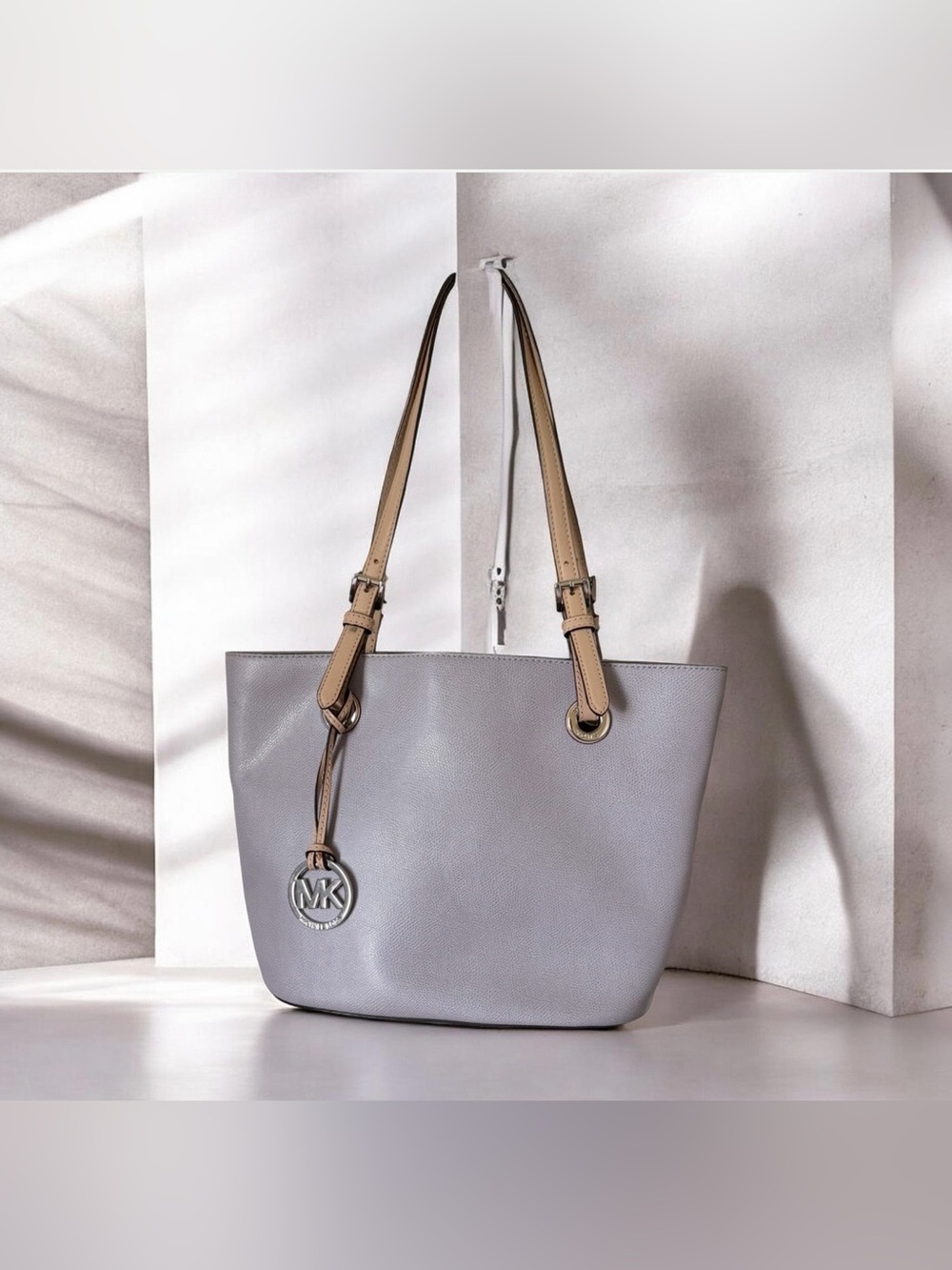 Michael Kors Jet Set Item Medium Leather Tote – Lavender Grey